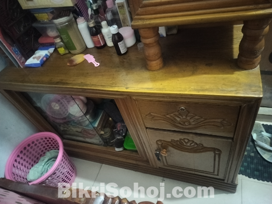 Sofa set & dressing table
